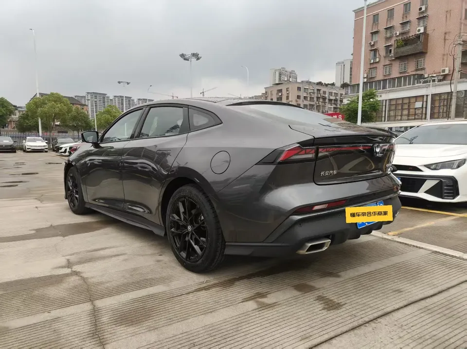 Changan UNI-V 1.5T 500Bar Premium Edition 2026 — миниатюра 2