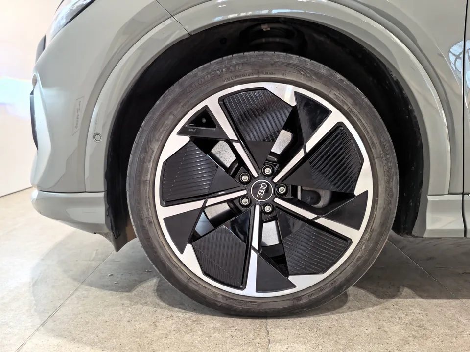Audi Q4 e-tron 50 e-tron quattro Creative Edition 2023 — миниатюра 3