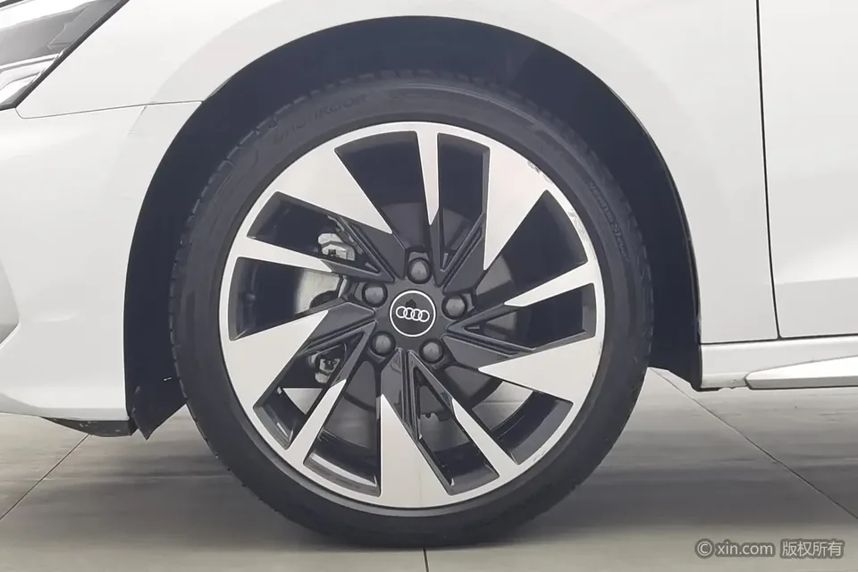 Audi A3 facelift A3L Limousine 35 TFSI stylish and sporty 2023 — миниатюра 4
