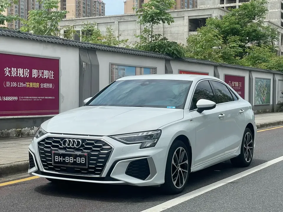 Audi A3 A3L Limousine 35 TFSI Fashion Sports 2022 — фото 1, купить с доставкой в Москву