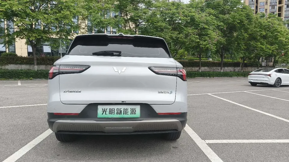 Wuling Starlight S PHEV 130km Flagship Model 2025 — миниатюра 2