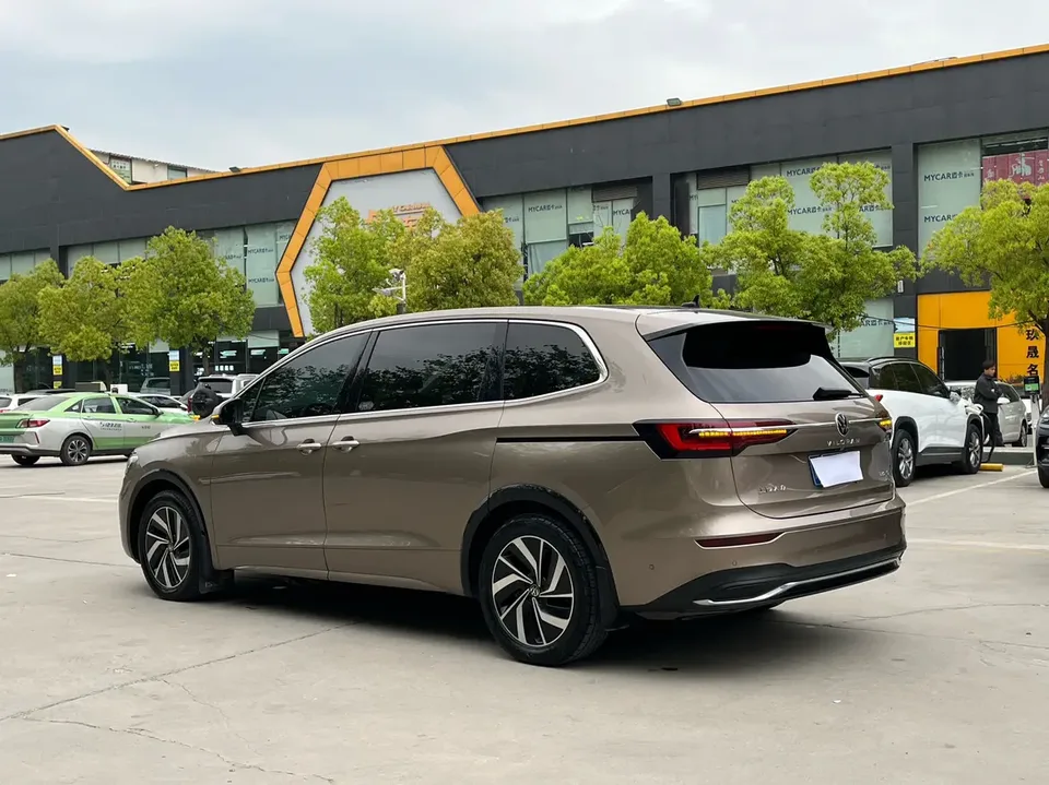 Volkswagen Weiran 330TSI Deluxe Edition 2022 — миниатюра 2
