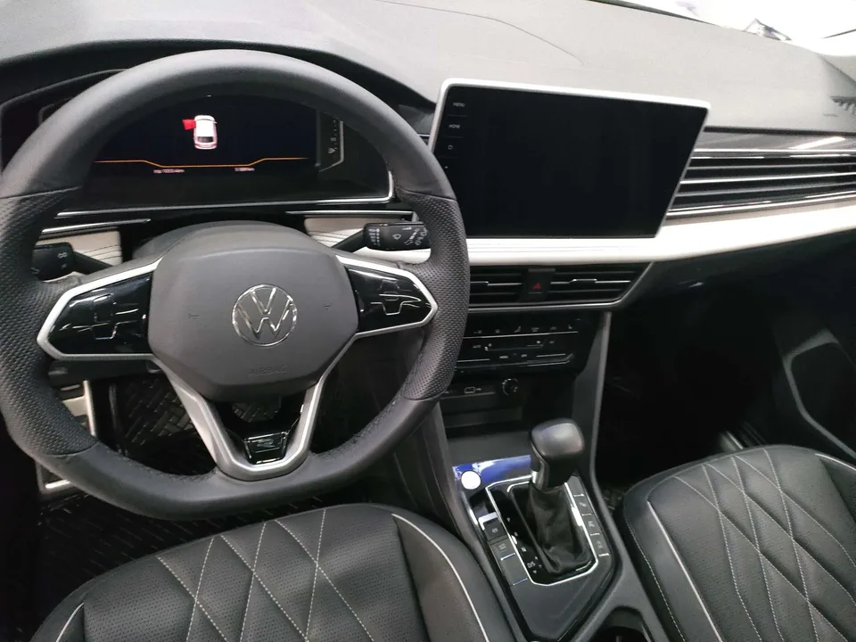 Volkswagen Tiguan L Tiguan L 2022 330TSI Automatic 2WD R-Line Enjoy Edition 2022 — миниатюра 3