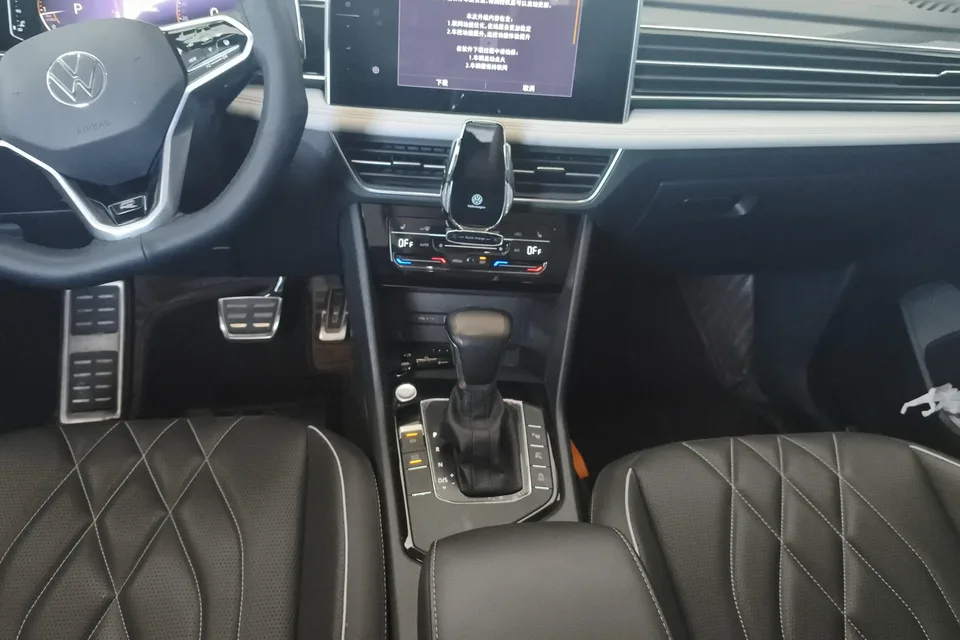 Volkswagen Tiguan L Tiguan L 2022 330TSI Automatic 2WD R-Line Enjoy Edition 2022 — миниатюра 3