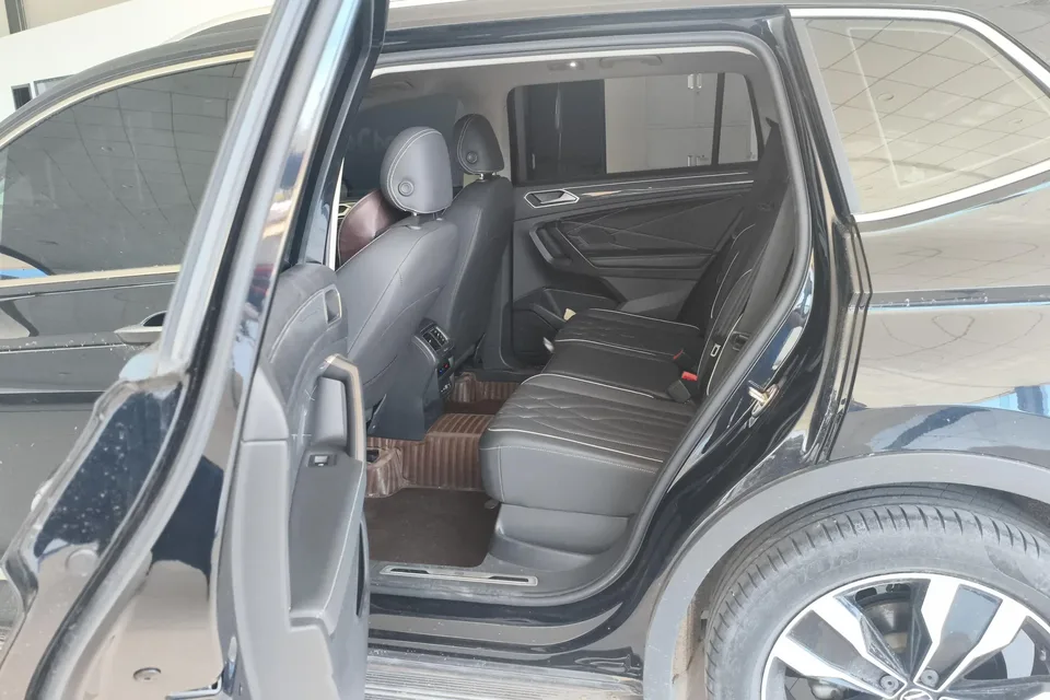 Volkswagen Tiguan L Tiguan L 2022 330TSI Automatic 2WD R-Line Enjoy Edition 2022 — миниатюра 4