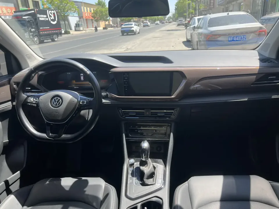 Volkswagen Tharu 280TSI 2WD Luxury Edition 2023 — миниатюра 3