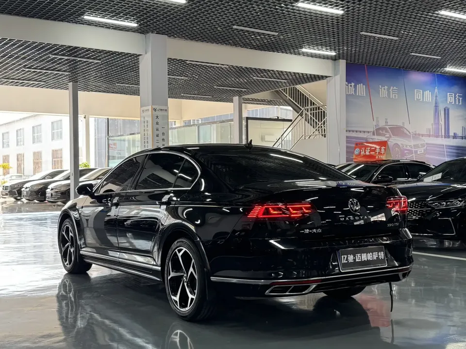Volkswagen Magotan Magotan 2023 2 million commemorative edition 330TSI DSG luxury model 2024 — миниатюра 4