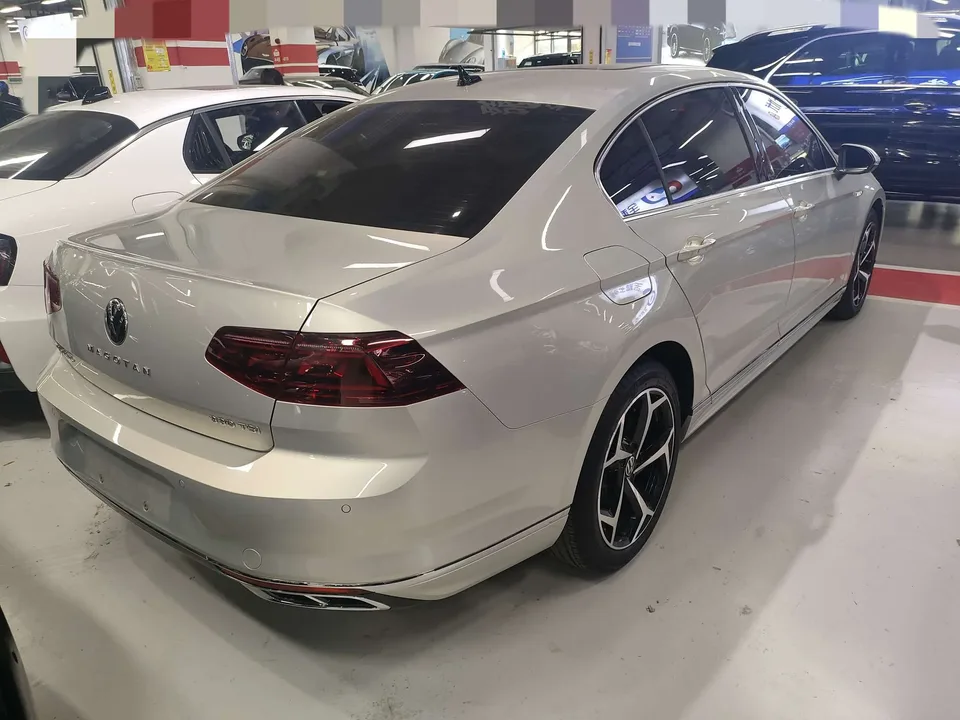 Volkswagen Magotan Magotan 2023 2 million commemorative edition 330TSI DSG luxury model 2023 — миниатюра 2