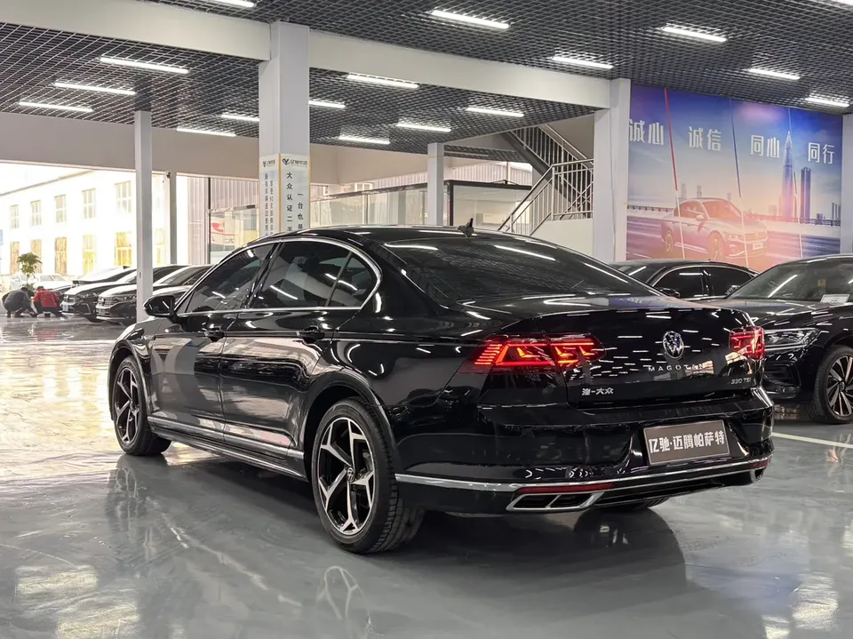 Volkswagen Magotan Magotan 2023 2 million commemorative edition 330TSI DSG luxury model 2022 — миниатюра 4