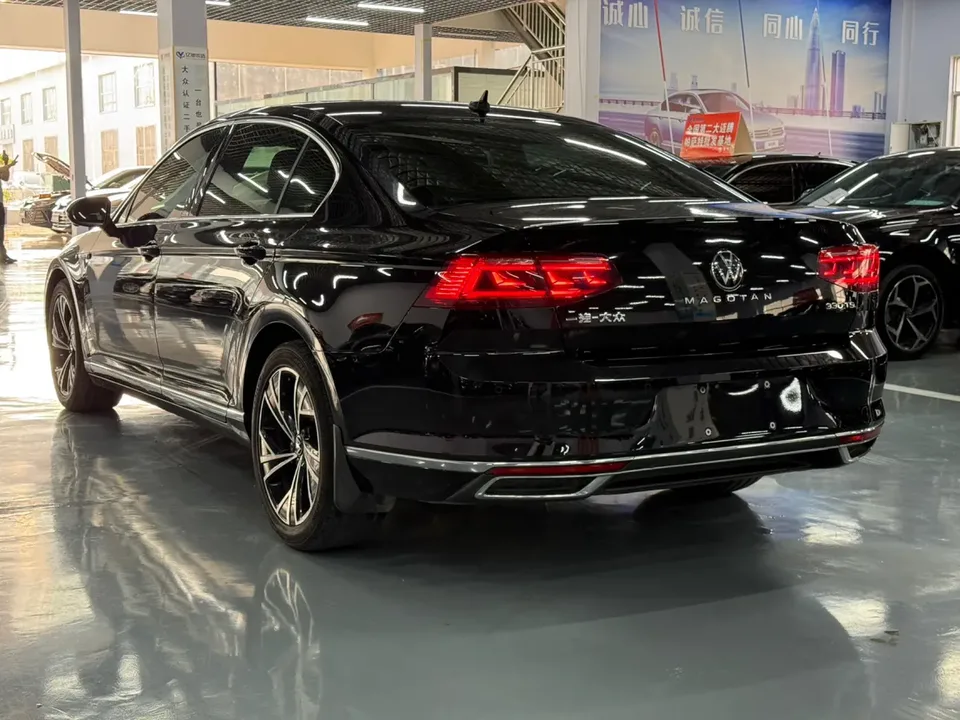 Volkswagen Magotan 330TSI DSG 30th Anniversary Edition 2022 — миниатюра 4