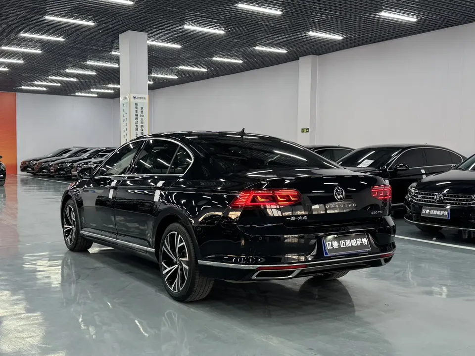 Volkswagen Magotan 330TSI DSG 30th Anniversary Edition 2022 — миниатюра 4