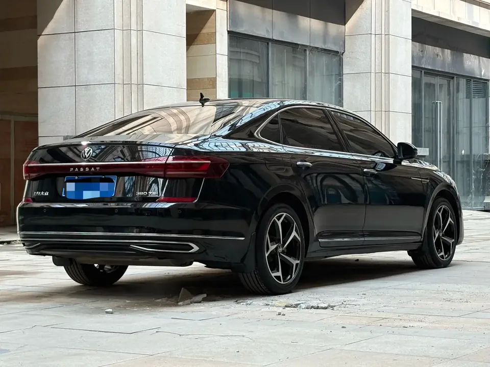 Volkswagen Passat Passat 2022 330TSI Star Elite Edition 2023 — миниатюра 2