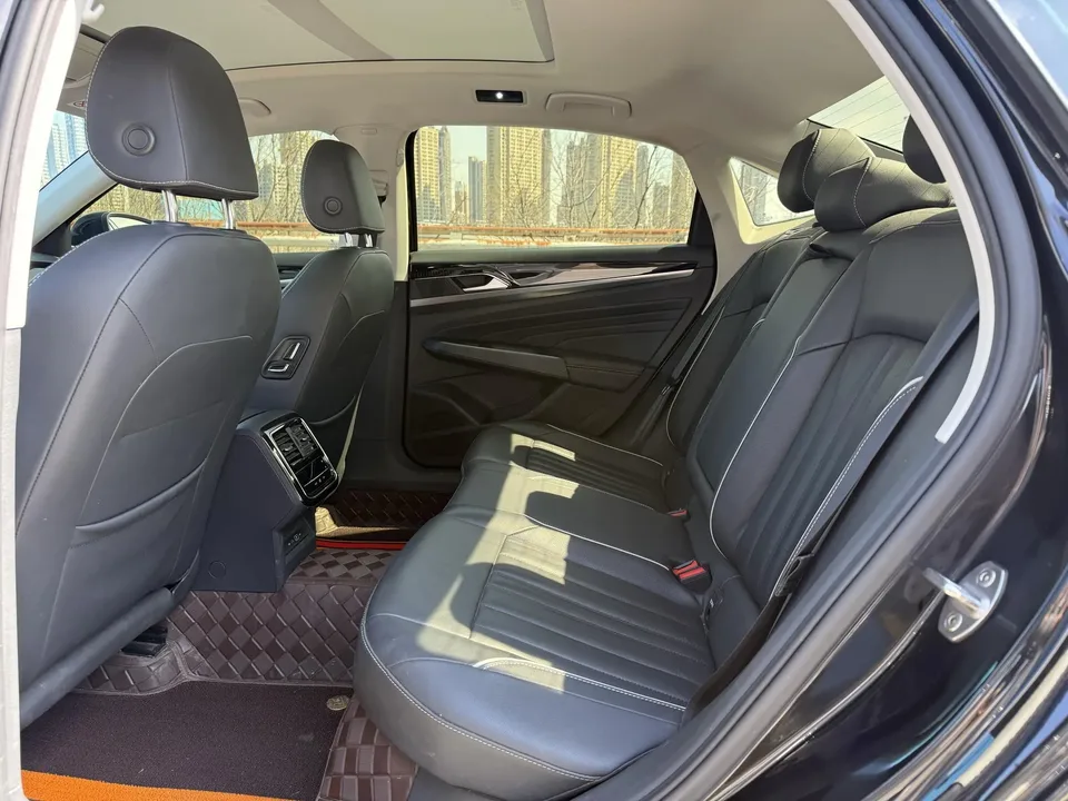 Volkswagen Passat facelift 330TSI Star Elite Edition 2023 — миниатюра 3