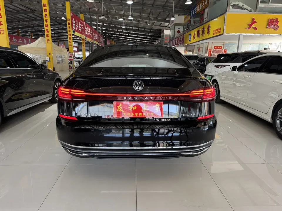 Volkswagen Passat Passat 2022 330TSI Deluxe Edition 2023 — миниатюра 2