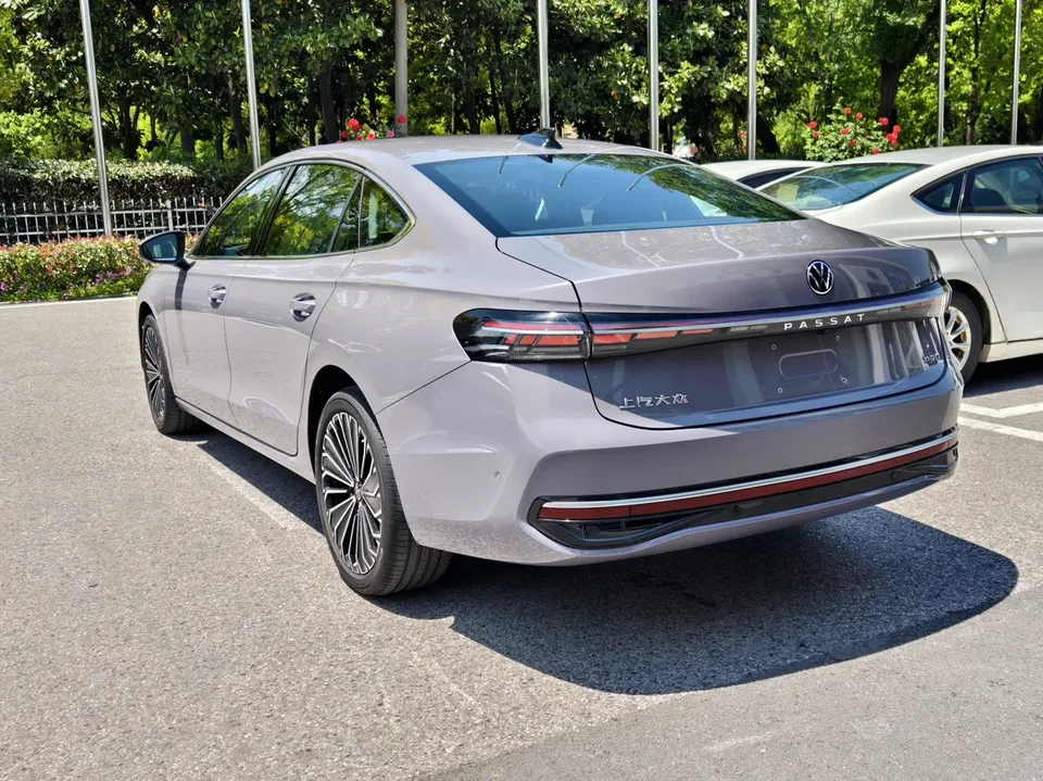 Volkswagen Passat Passat 2025 PRO 380TSI Dragon Edition 2024 — миниатюра 4