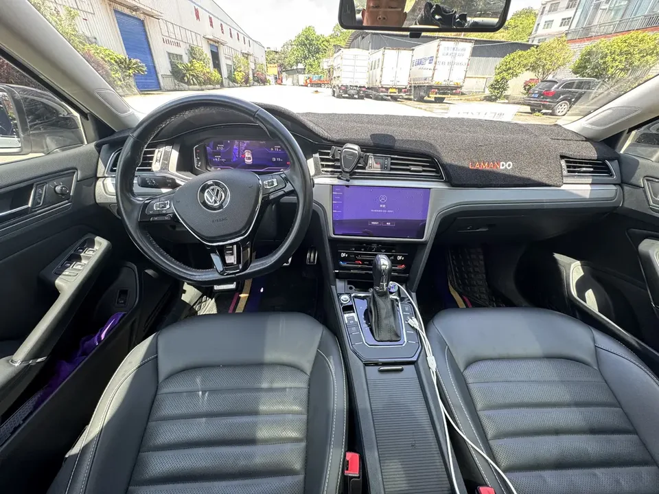 Volkswagen Lamando Lingdu 2021 280TSI DSG Deluxe Phantom Edition 2022 — миниатюра 3