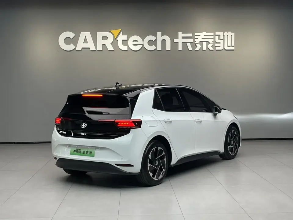 Volkswagen ID.3 Outstanding Edition 2024 — миниатюра 2