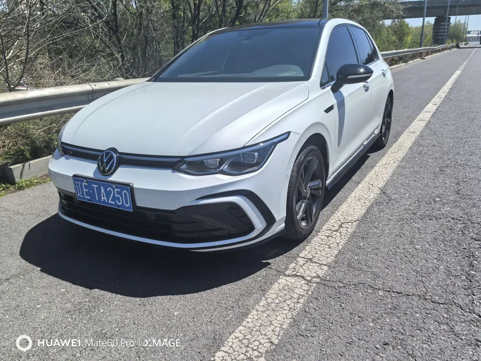 Volkswagen Golf facelift 280TSI DSG R-Line Lite 2023 — фото 1, купить с доставкой в Москву