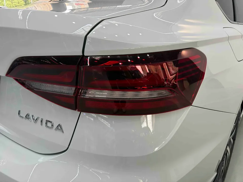 Volkswagen Lavida facelift 1.5L automatic 5 million version 2023 — миниатюра 2