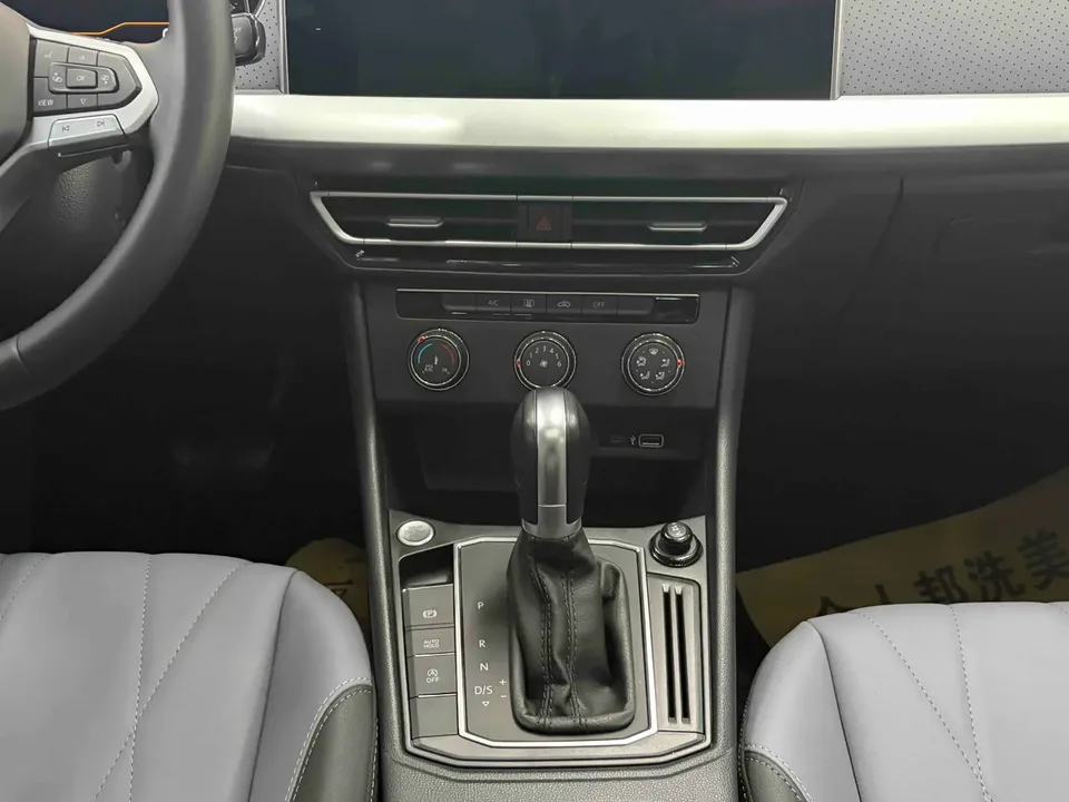 Volkswagen Lavida facelift 1.5L automatic 5 million version 2023 — миниатюра 3