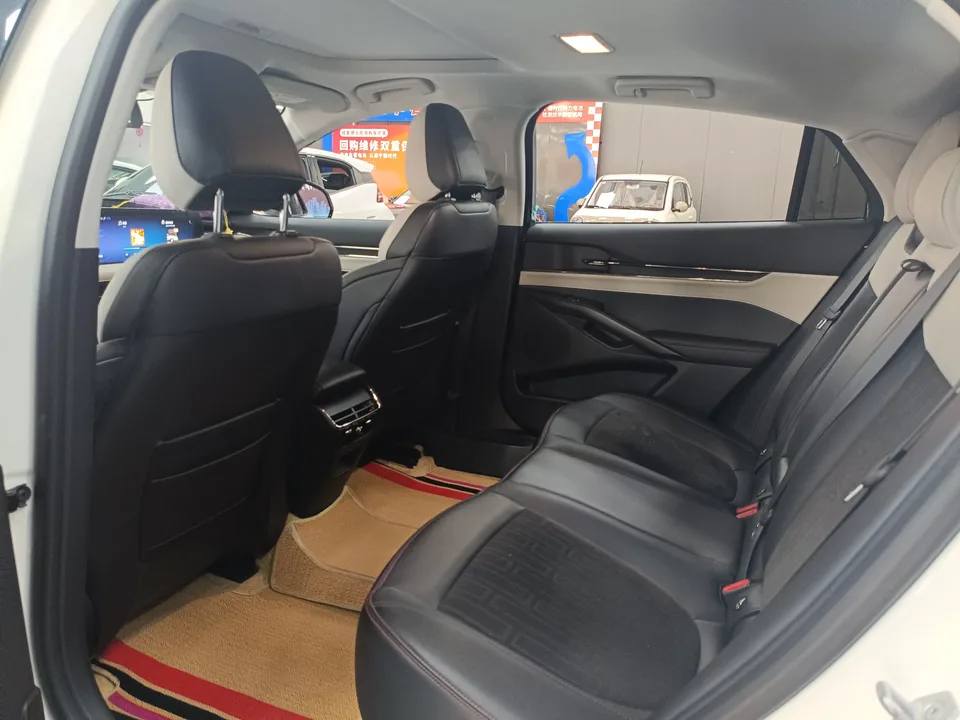 Ford Mondeo facelift EcoBoost 245 luxury model 2023 — миниатюра 3