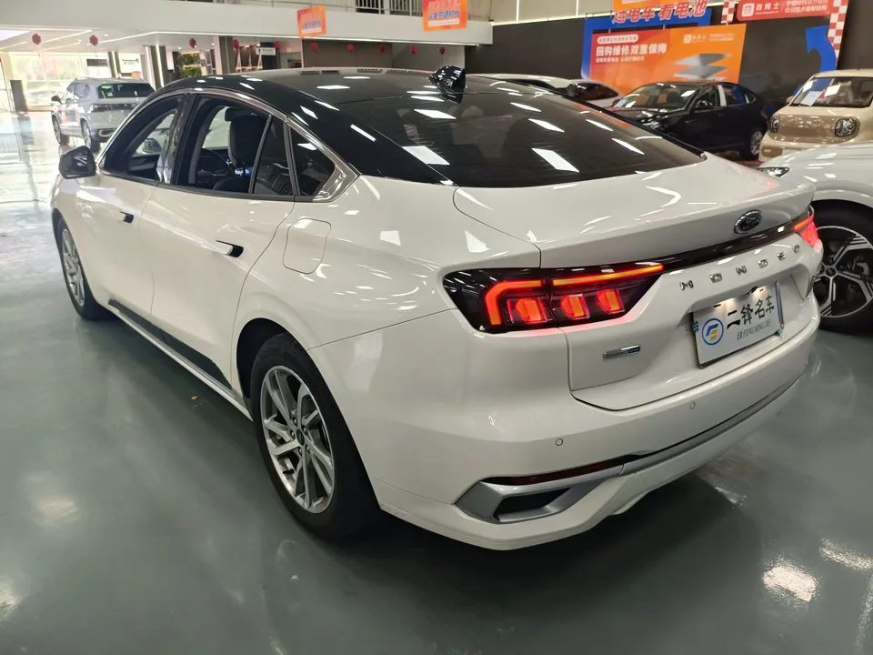 Ford Mondeo facelift EcoBoost 245 luxury model 2023 — миниатюра 4
