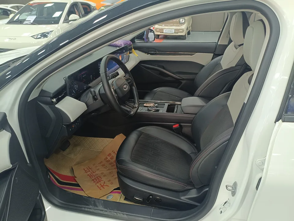 Ford Mondeo facelift EcoBoost 245 luxury model 2023 — миниатюра 5