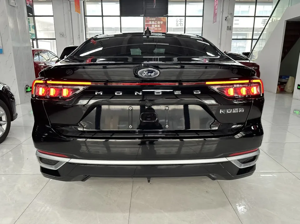 Ford Mondeo Mondeo EcoBoost 180 Luxury 2023 — миниатюра 2