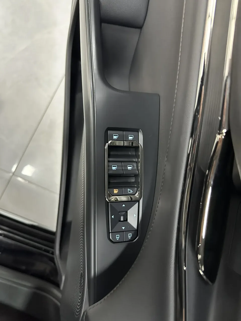 Ford Mondeo Mondeo EcoBoost 180 Luxury 2023 — миниатюра 4