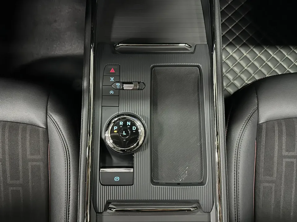 Ford Mondeo Mondeo EcoBoost 180 Luxury 2023 — миниатюра 5