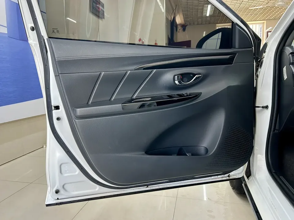 Toyota Yaris L YARiS L Zhixuan 2022 Zhixuan X 1.5L CVT leading PLUS version 2023 — миниатюра 3