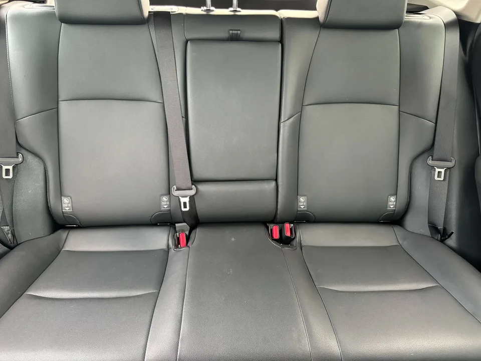 Toyota Venza 2.0L CVT 2WD Luxury Edition 2023 — миниатюра 3