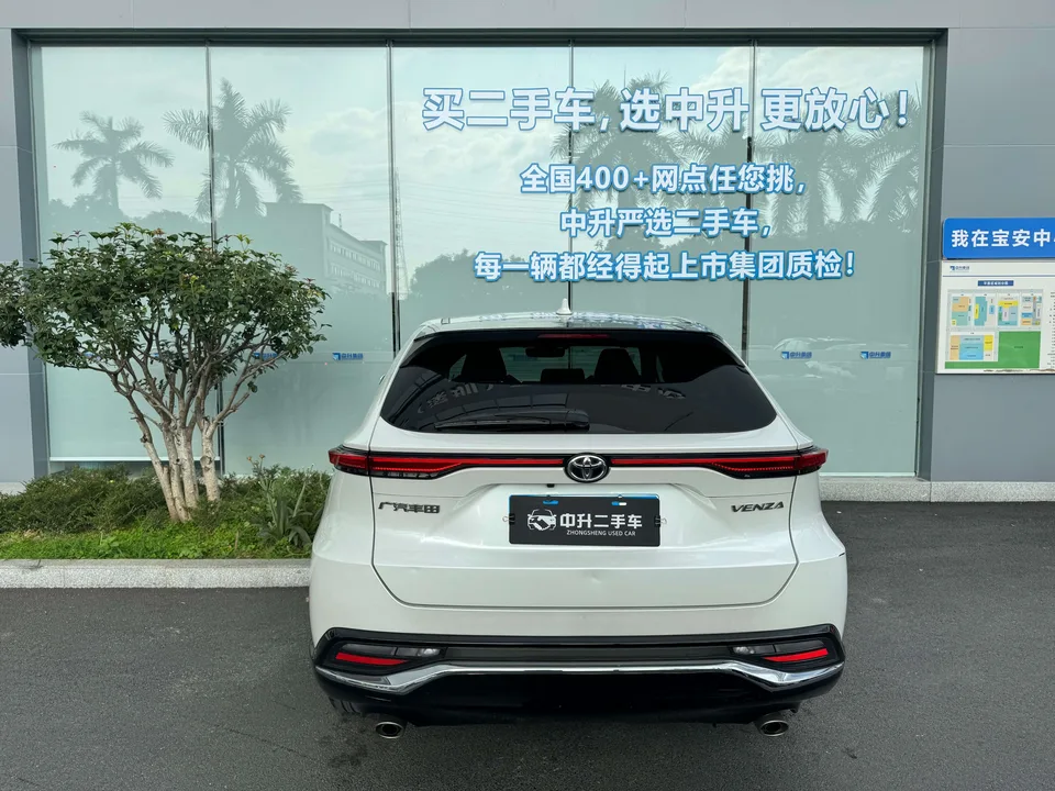 Toyota Venza 2.0L CVT 2WD Luxury Edition 2023 — миниатюра 4