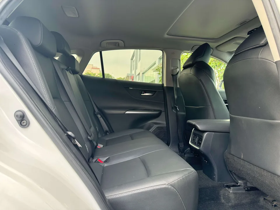 Toyota Venza 2.0L CVT 2WD Luxury Edition 2023 — миниатюра 5