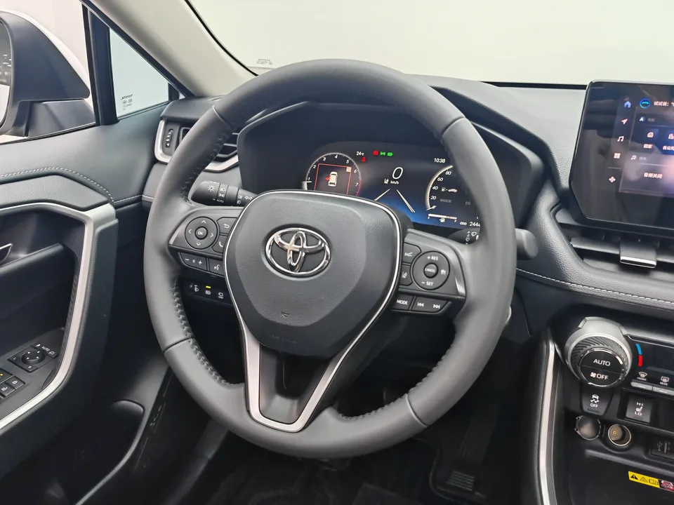 Toyota RAV4 2.0L CVT 2WD 20th Anniversary Platinum Edition 2023 — миниатюра 5