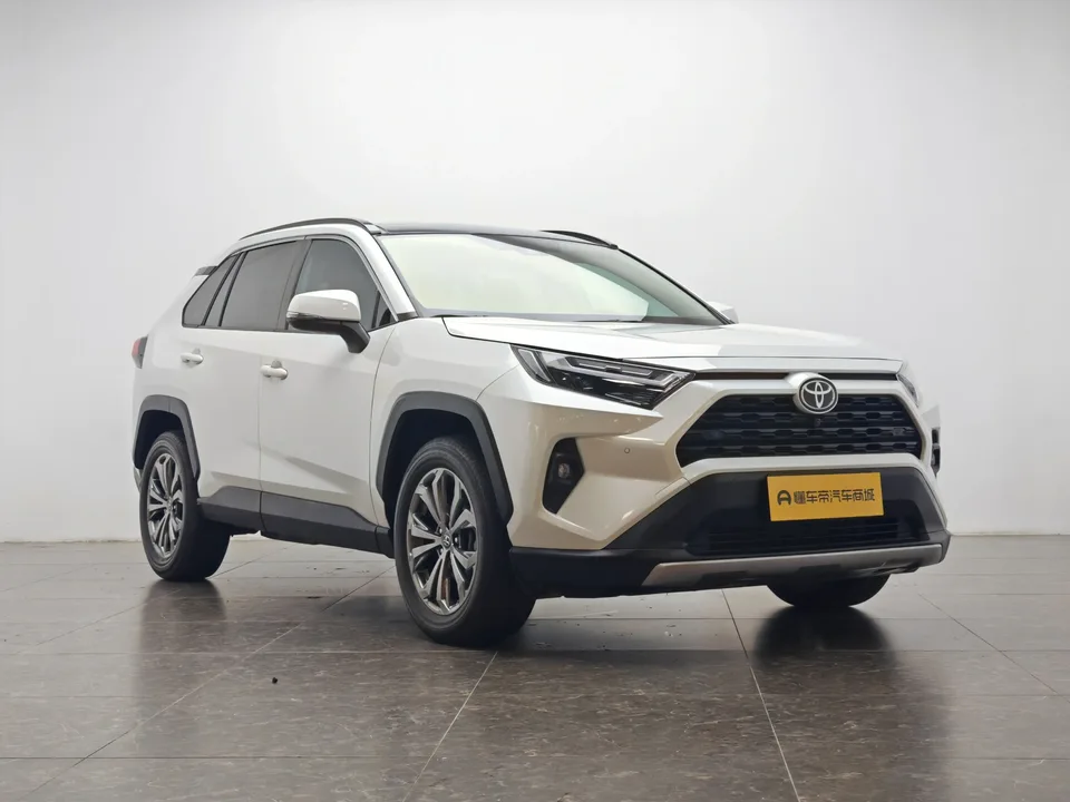 Toyota RAV4 2.0L CVT 2WD 20th Anniversary Platinum Edition 2023 — фото 1, купить с доставкой в Москву