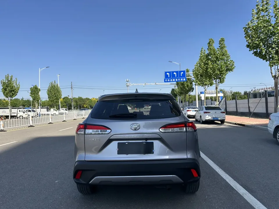 Toyota CorollaCross 2.0L CVT Ultimate Edition 2024 — миниатюра 2
