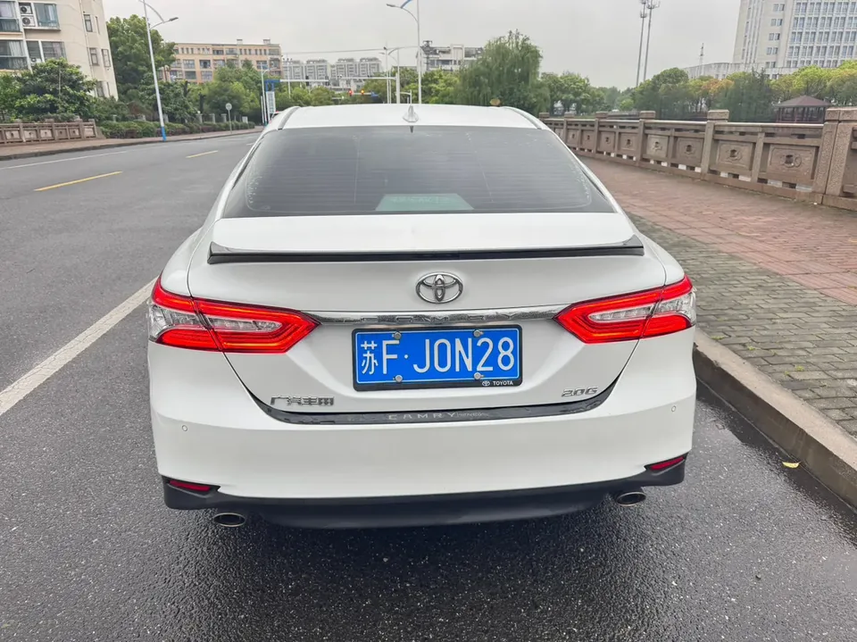 Toyota Camry 2.0G Deluxe Edition 2022 — миниатюра 4