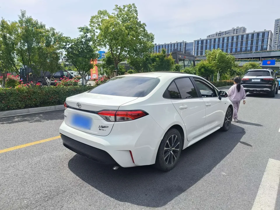 Toyota Levin Levin Hybrid 1.8L Knight Edition 2025 — миниатюра 4