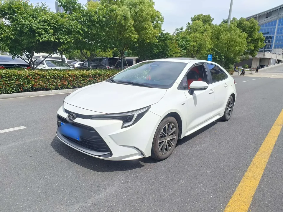 Toyota Levin Levin Hybrid 1.8L Knight Edition 2025 — фото 1, купить с доставкой в Москву