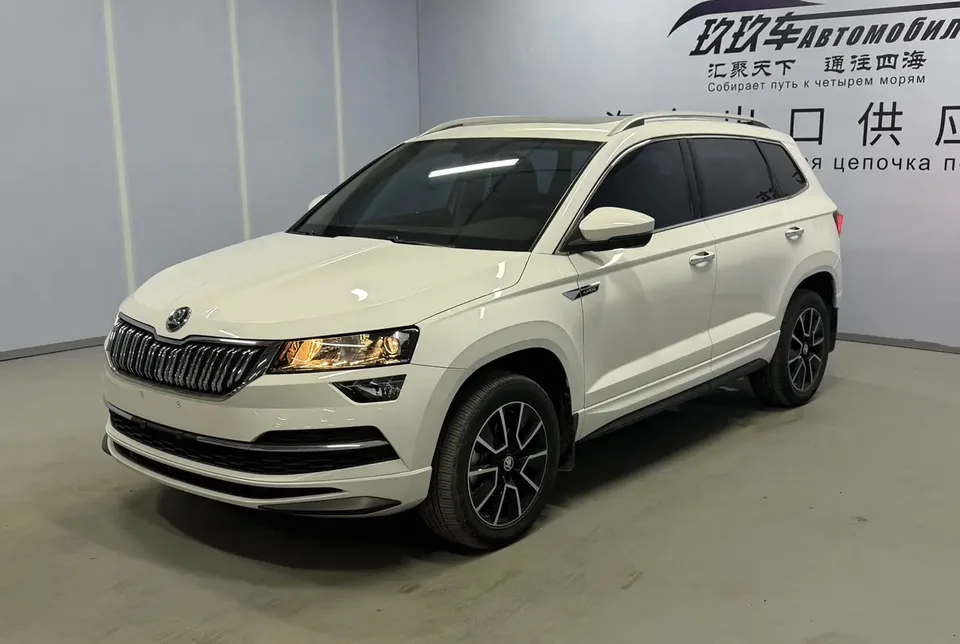Skoda Karoq Korok 2021 TSI280 Deluxe Edition 2022 — фото 1, купить с доставкой в Москву