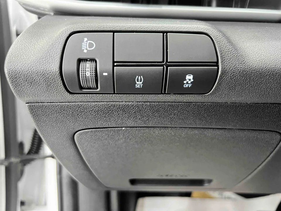 Hyundai Elantra 1.5L CVT LUX Premium Edition 2024 — миниатюра 5