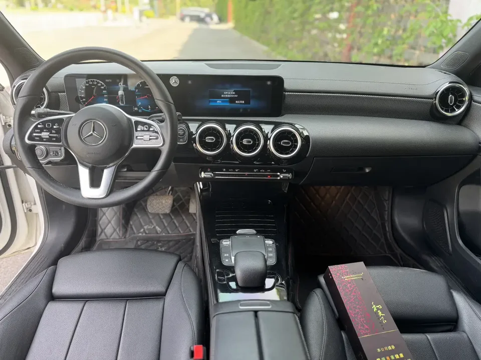Mercedes-Benz Klasa A Mercedes Benz A Class 2022 Mercedes-Benz A-Class 2022 A 180 L Sports Sedan 2022 — thumbnail 3