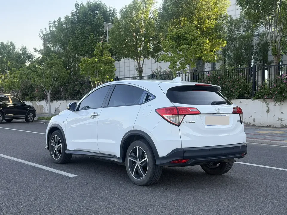 Honda VEZEL 2022 VIZI 1.5L CVT Phantom Night Pioneer Edition 2022 — миниатюра 4