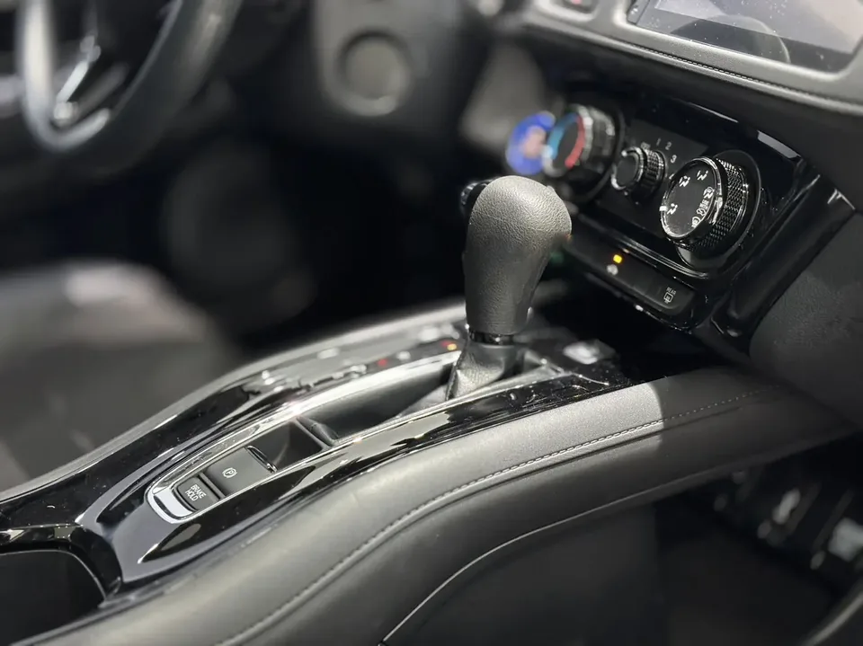 Honda VEZEL 2022 VIZI 1.5L CVT Phantom Night Pioneer Edition 2022 — миниатюра 3
