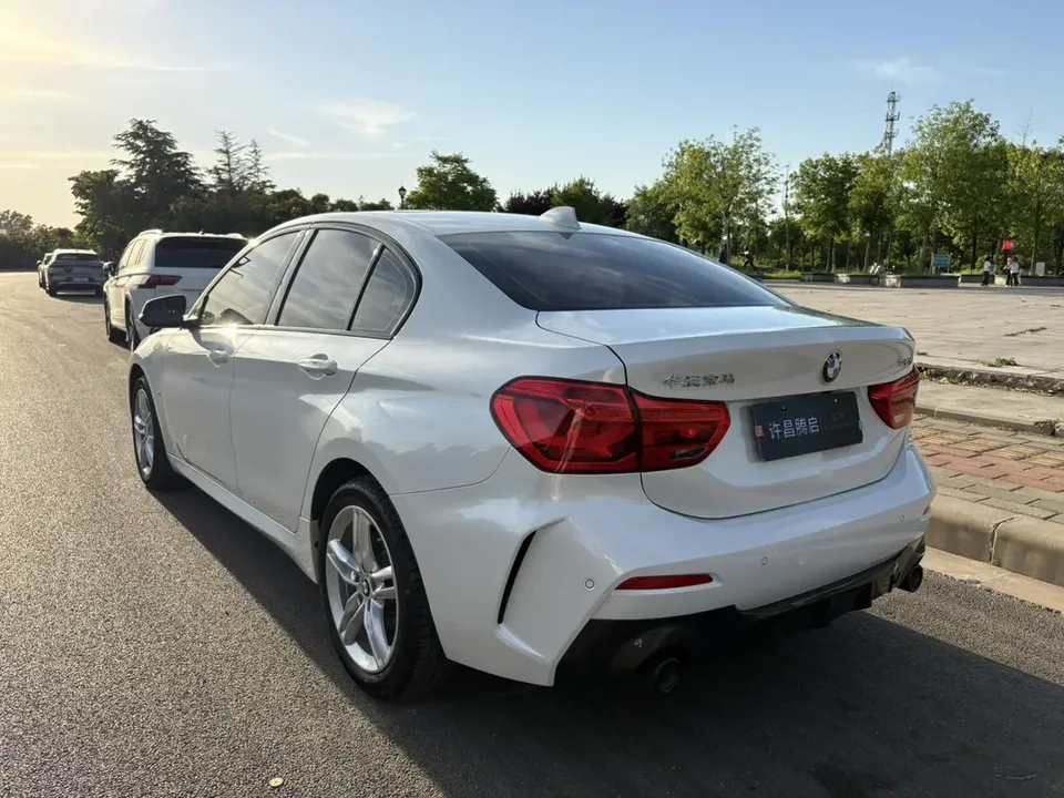 BMW 1 Series facelift 120i M Sport Night Edition 2022 — миниатюра 2