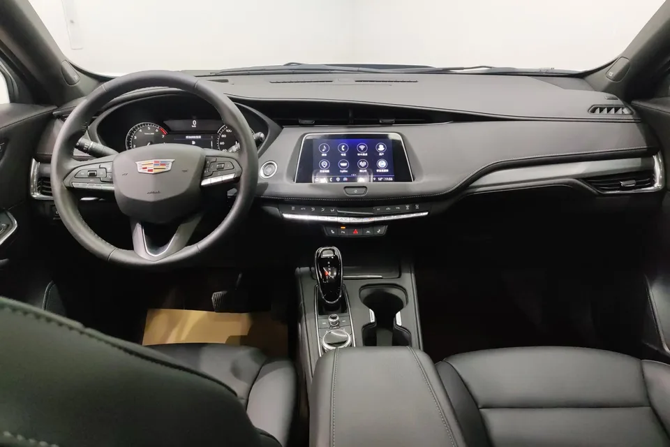 Cadillac XT4 Cadillac XT4 2022 28T two-wheel drive luxury model 2022 — миниатюра 4