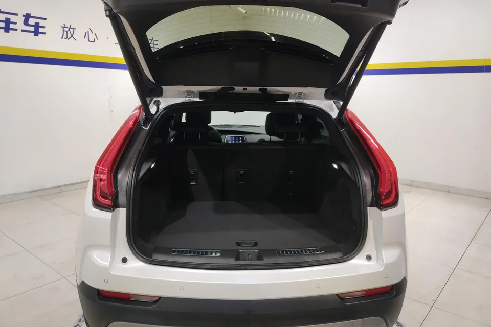 Cadillac XT4 Cadillac XT4 2022 28T two-wheel drive luxury model 2022 — миниатюра 5