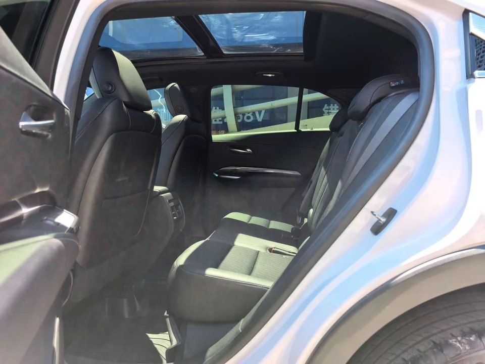 Cadillac XT4 Cadillac XT4 2022 28T two-wheel drive fashion model 2022 — миниатюра 4