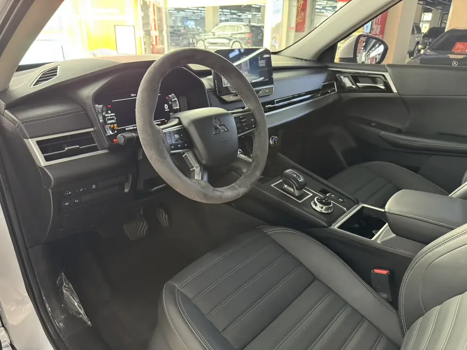 Mitsubishi Outlander Outlander 2023 1.5T CVT two-wheel drive exclusive version with 5 seats 2022 — миниатюра 3